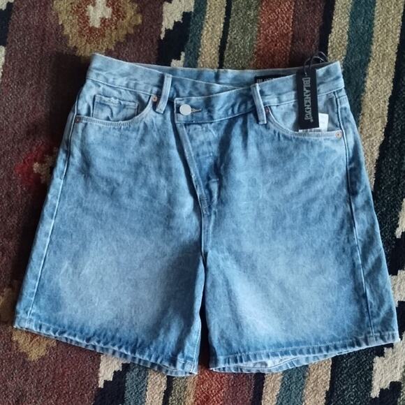 Blank NYC NWT Warren Overlap Asymmetric Button Fly Bermuda Denim Jean Shorts 30 - Picture 3 of 16
